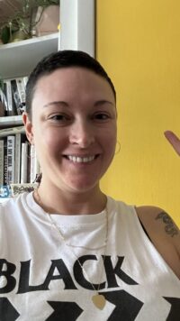 Esm&eacute; W. move with Clutter